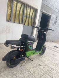 دراجه ار 9البيع دراجه نضيفه طلع وين مايعجبك  تمشي 99 السعر 300الف 0786...