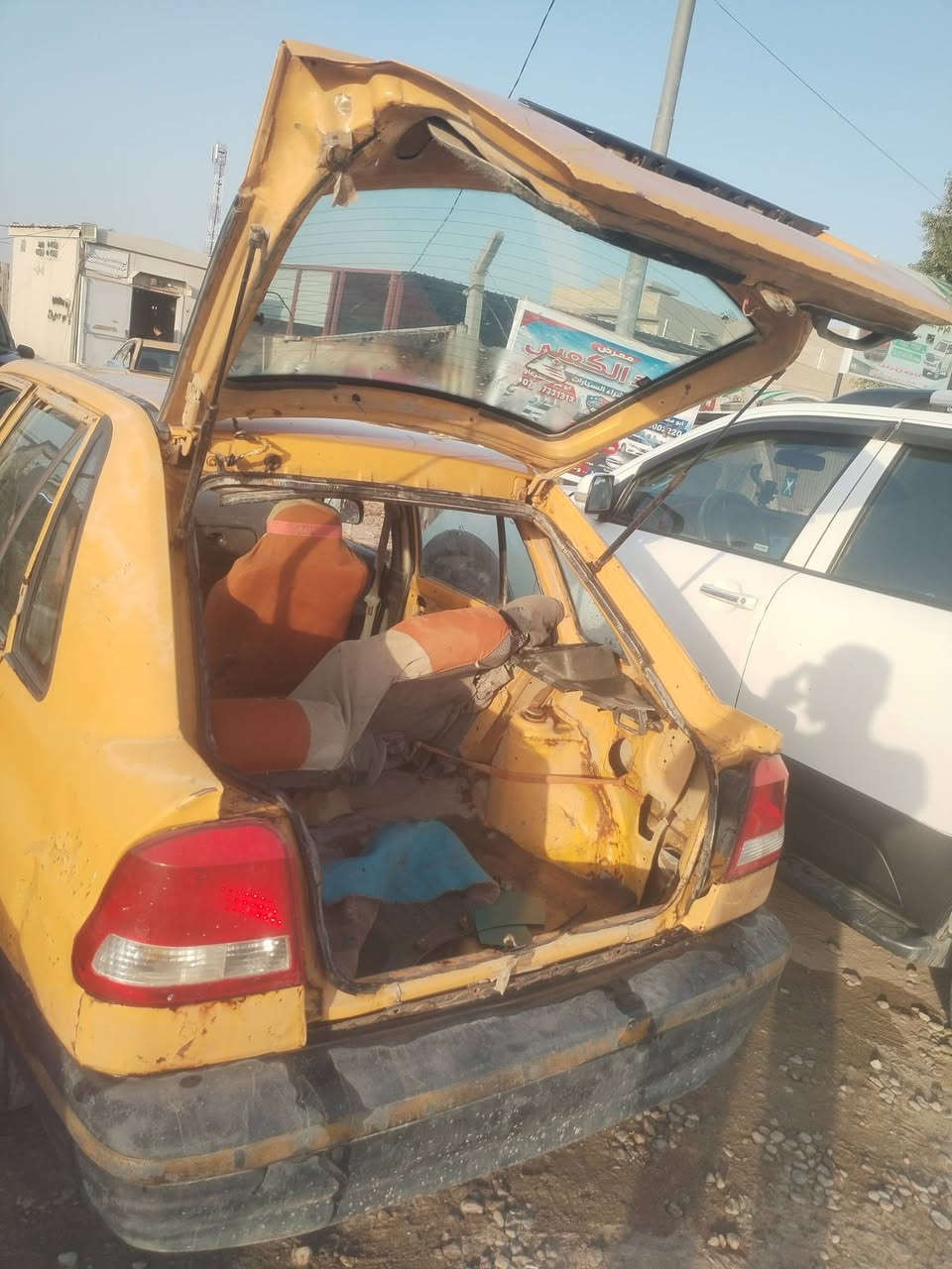 سياره شغاله
كير ومشط وباور ودينمو جديده
عقل محرر
 باتري جديد
المكينه بيها بخار بدون صوت

اريدها ب ٤ وراق. تفصيخ اخوان.

صاحبها مقفول تليفونه ابيع تفصيخ. تفصيخ.
مكاني ديوانيه عفك هاذا رقمي ***********

شغاله وتمشي.  ٦٠٠ سعر مكينه
