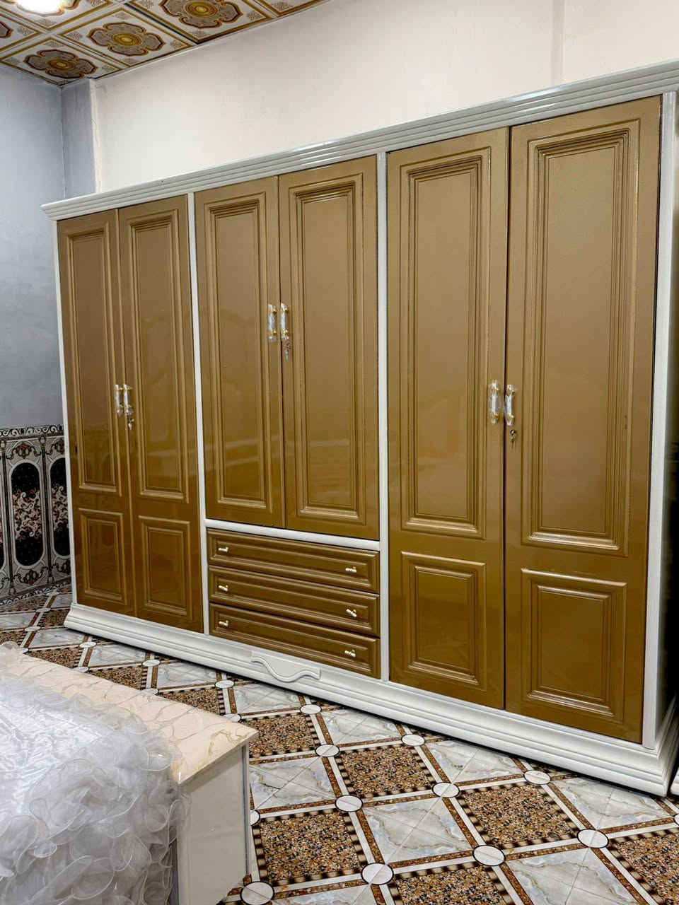 يعلن معمل ومعرض الجشعمي 
عن #عروض وتخفيضات ع اسعار غرف النوم 🤩🤩
نقدم ارقه واجمل موديلات غرف النوم 🥰🥰
المنشور يحتوي ع اكثر من ١٥ موديل غرفه نوم 
ادخل ع الصفحه وشوفه الموديلات التعجبك واحنه بل الخدمه
الاسعار حسب الموديل وحسب لون الصبغ 
غرف زان مسرح #  # غرفه توج #غرف ديوان
نشتغل حسب طلب الزبون 
نجارة الجشعمي متخصصه في صناعه الاثاث العراقي 
غرف نوم # بوفيات # جرابي اطفال # كناتير مفرده 
العنوان #الرمادي التأميم شارع 
المشاتل قرب ركن المدينه   
للاستفسار *********** واتساب الرمادي, الأنبار
