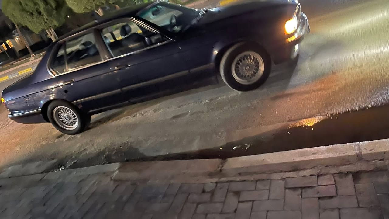 السلام عليكم بي ام 735 موديل 91 السياره مكفوله من ظربه وصبغ وخياس  فقط بيه جراد بنيد وجنطه جاهزه للأخير بردات بلاديه بيبان خلفيه وجامه خلفيه كير محرك تبريد صدر كهربائيات ماملعوب بيه ولا بيه جطل جاهزه داخله جديد نضافته 95/100 السياره على أيد وحده 11 سنه مامتعوبه خمسه ويل كب خليه عده مالته بلاديه رقم بغداد الجديد سنويه 2030 باسمي هزه جديده تحويل ثاني يوم مكاني بغداد الغزاليه رقم تلفون *********** بيه واتساب السعر 60 وبيه مجال بسيط
