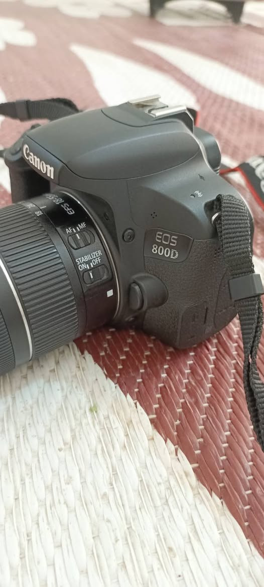 مراوس او بيع
السلام عليكم
كامره كانون 800D 
نضافه شوفت عينك 100/100 مال بيت الله شاهد استعمال شخصي للبيع او مراوس السعر 600 الف مع المجال 
ملحقات.. 
بطاريه بلاد. 
شاحنه بلاد
عدسه 18/55 بلاد
حزام كتف 
جنطه 
رام 64
 الشراي بي خير ويدلل هذا رقمي للتواصل 
***********
