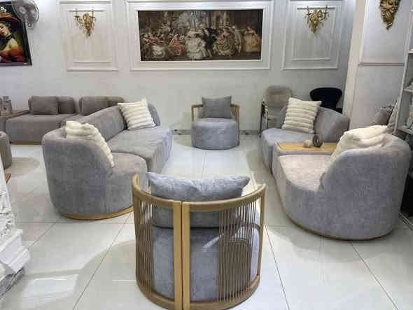 كلاس كلاس الان عند عنوان الذوق والجمال
فقط جديد تركي ماركه روعه
كرسي دوار اتكيت من ضمن القنفه جمال راقي 
قماش خاولي حرير ناعم 
خشب طبيعي كلة
 للحجز *********** واتس 
متوفر جميع فروع أنتيكا الثلاث 
الفرع الاول شهداء البياع 
الفرع الثاني بغداد الجديدة 
الفرع الثالث المشتل تقاطع الأجراس
