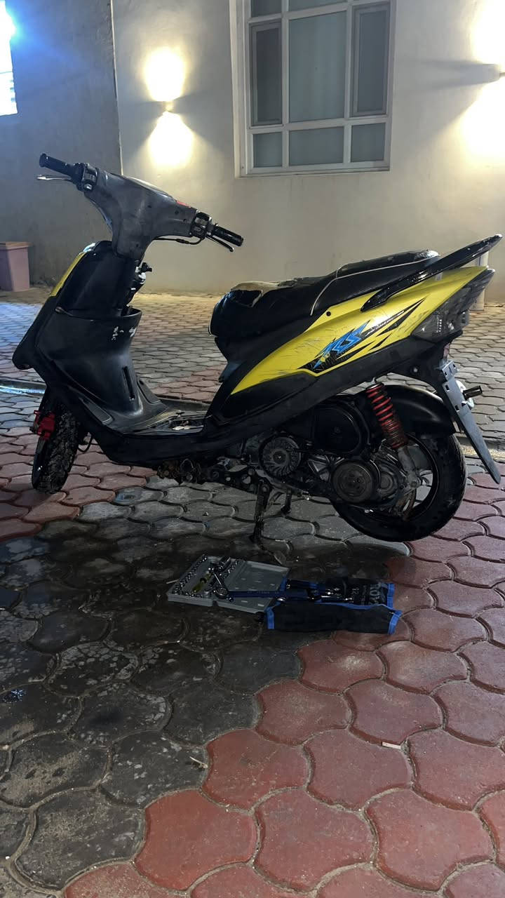 ماكس عدله موديل 2006 كللها بلاديه ماعده الصالنصه BFصجميه والبلاديه موجوده الدراجه كفاله كفرات اللون المميز للماكس ليموني بطريق لون ماكو منه بشارع كلها شغاله سلف هندر يعني ماعايزها بس السايق وصل معرض موجود الدراجه استعمالها قليل جداً ناعمه كلش مامفتوحه سعرها 775 بيها مجال والشراي كلش اداري فوك متتصور مكاني كربلاء شارع الروضتين 
رقمي:***********
بي واتساب مامتواجد فيس فقط واتساب والرقم .((((ملاحضه)))) الدراجه ملحه بس هذه الماي مسويهه هيج ب الصوره لآن توني جنت غاسلها.
