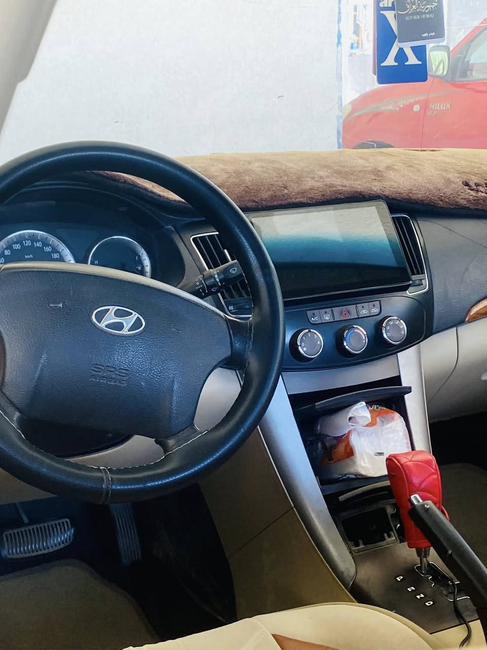 السلام عليكم سوناتا ٢٠٠٩ خليجي ابيض صدفي سيارة لا ظربة ولا صبغ  بيها بارد خشم الجاملغ الامامي بدون صبغ بسيطات مال ازدحامات  سيارة صدر جديد تايرات جدد باتري جديد سيارة محرك لا تنقيص ولا تبخير فتحة سقف سيارة كاملة المكان واسط صويرة ‭***********‬
