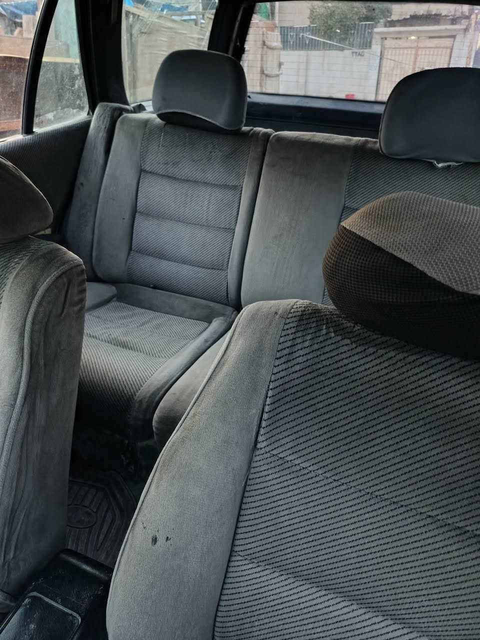 بيجو 405 موديل 92 محرك قبق اسود شرط وكير شرط سنوية بيضه شرط التحويل كابون بانزين بيها بس يرادله تحديث السيارة كدام العين سعرها 11 ورقه وبيها مجال شراي اتصل *********** بي واتس اب 
***********
