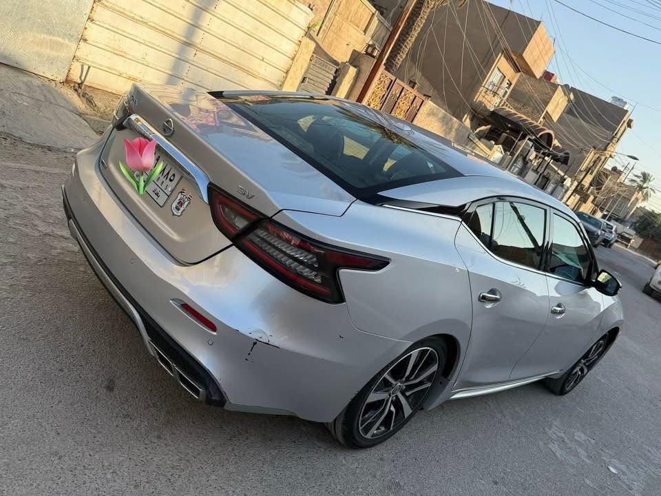 السلام عليكم سيارةً للبيع مكسيما موديل ٢٠٢٠ ماشية ٩٠ حادثها موضح بالصور نظيفه جدا هاتف ***********
