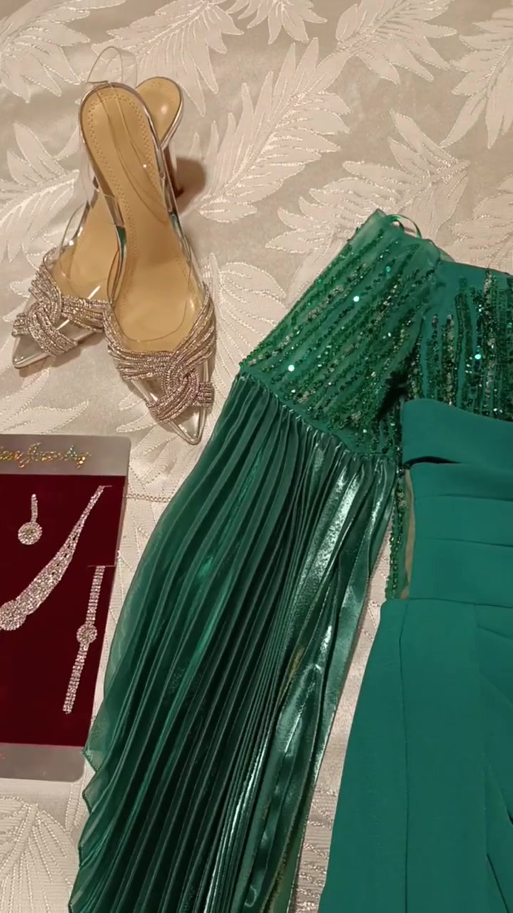 السلام عليكم فستان راقي كلشش وأفخم  ونازك جديد ونضيف مابيه أي عيب الحجم ٤٢وبيه تعريضه من الضهر السعر ٧٥ عندي توصيل محافضات


**إذا كنت صاحب هذا الإعلان وتريد حذفه لأي سبب، رجاءا أرسل رسالة إلى الدعم الفني**