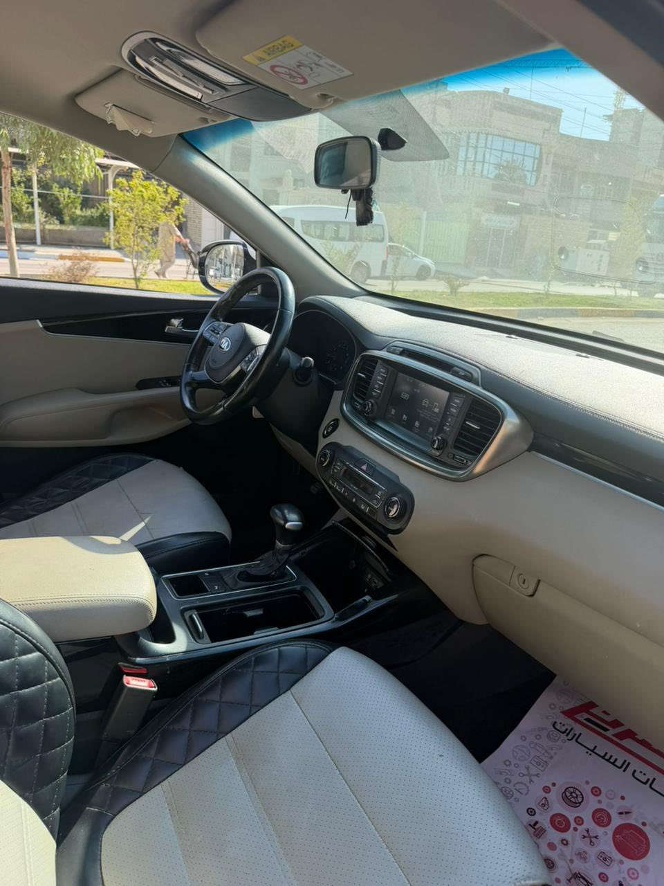 سلام عليكم 
سورنتو 2020 / 6 سلندر خليجي مكفوله من عده رصعه بلبنيد ورصعه فوم قبق بتنزين صغار رصعتين ماشية 96800 حقيقي 
سعره 250$ وبيه مجال 
للتواصل ***********
