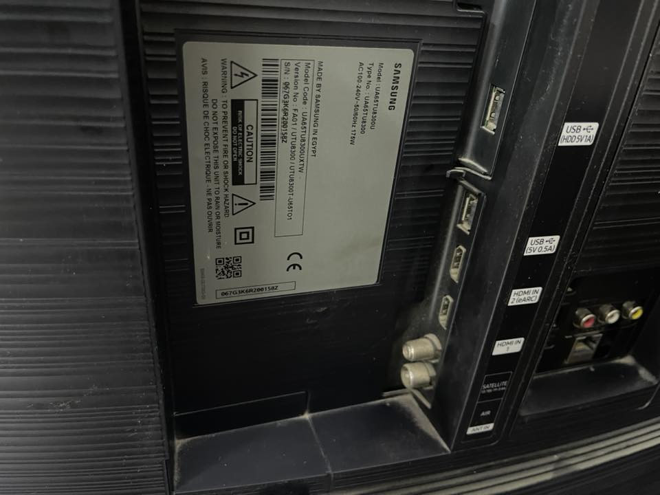 شاشه 65قوس سامسونك فول موصفات نت بدون عيب 4Kحقيقي بشرط فحص شغل اي ستفسر عل***********
