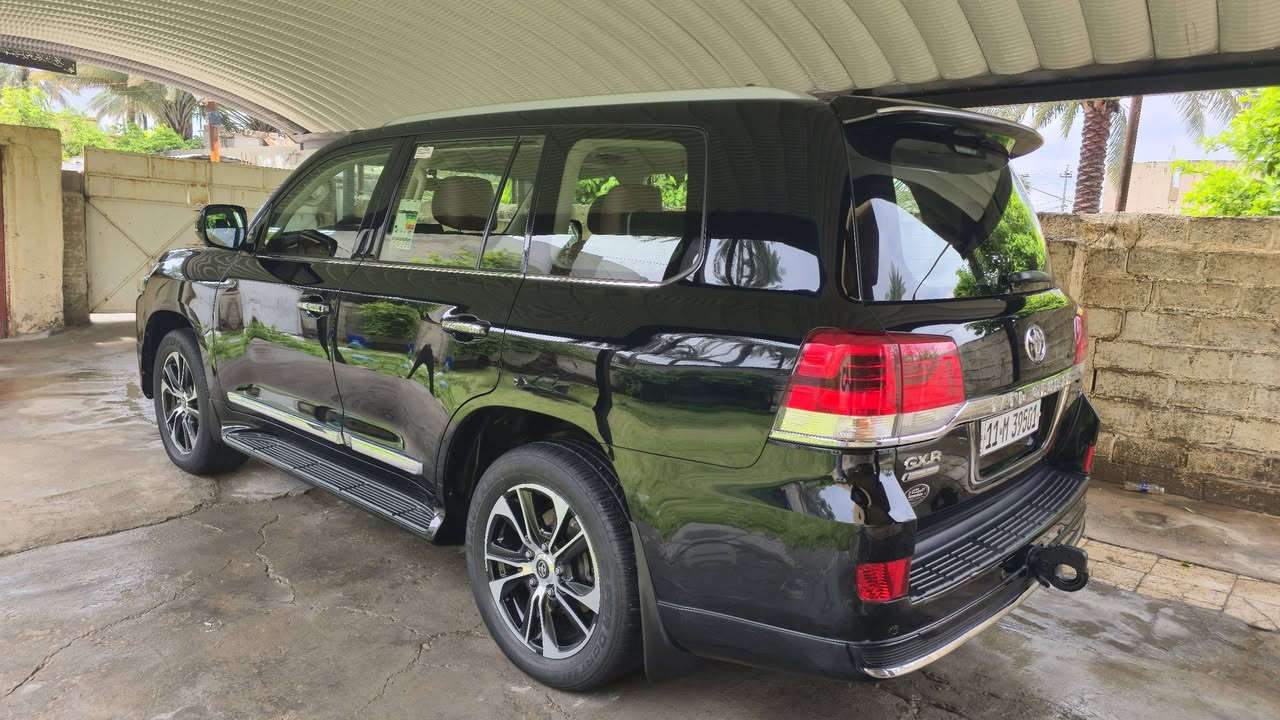 السلام عليكم ورحمة الله
لاندكروز موديل 2021 بريم أصلية فول مواصفات ماشية 105 الف مكفولة من الصبغ والحادث والتبديل عدى بارد قليل موضح بالسونر محرك 6 سلندر 4000 تنفس طبيعي.....
مكاني بغداد الدورة هوررجب 
السعر 515 ورقة وبيها مجال للشراي 
***********
***********
