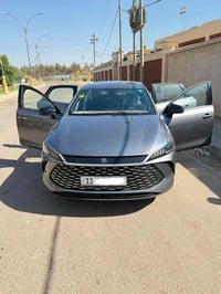 سيارة byd qin plus 2025 مكفولة كفالة عامة الرقم بغداد السيارة بأسمي  م...