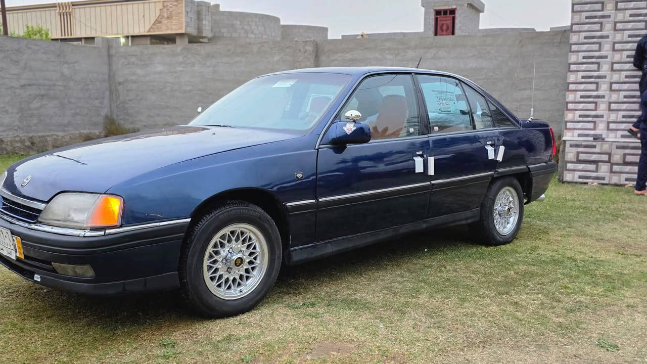 يالله اوبل اوميكا للبيع موديل 1993 محرك الفين بلادي كير عادي صدر امامي خلفي تخم تاير سياره احله من الصور جاهزه مال جناي  غرفتهه حيل حلوه كهربائيات كله شغاله سنويه لل 2028 شواصي بلاديه من الشركه مابيهن اي تعمير سبير كامله مسجل شغال سياره خير من الله كشانه بلاديه حيل حلوات  بطاين مصوجه ونضاف حيل  تحويل مباشر  مكان السياره الرمادي جزيره الخالديه  السعر34وبيه مجال الطيبين للستفسار اتصال ع ‏‪***********‬‏
