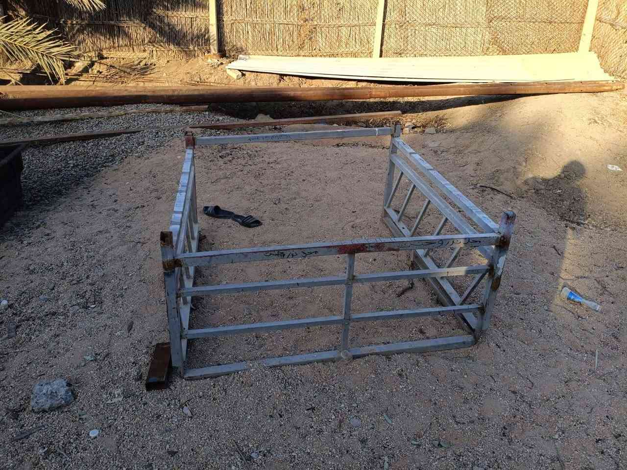 سلام عليكم عندي هذني للبيع ابطانه مال بدي ما كراند تايكر وعندي هذا المحجر هم مال بيكم  شوفت عينك رقم الهاتف ***********
اسيا ***********
