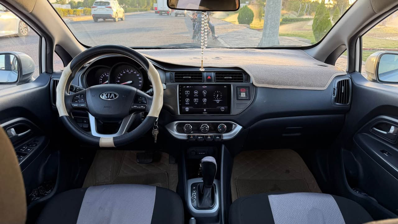 KIA Rio

كيا ريو هاتشباك (Kia Rio Hatchback) موديل 2014 خليجي 
- 4 سلندر
- تنته
- تحكم ستيرن
- مسجل محور الى شاشة

السيارة حلوه وخير من الله تحتاج بعض التعديلات في الشكل الخارجي من بوليش من امور اخرى.

السعر ٨٥ قابلة للتفاوض
الاتصال / *********** الرمادي, الأنبار
