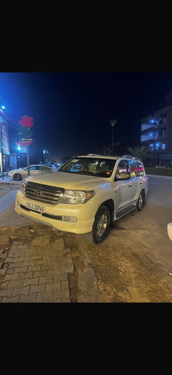 سلام عليكم
لاندكروز 2010 
ستينيه 
بصمة تشغيل
فتحه 
حساسات امامي خلفي
منضومة زنون
 زراك لايت
داخل حمصي
فطيم وكالة SAS
وهوايه بعد مواصفات

***********
