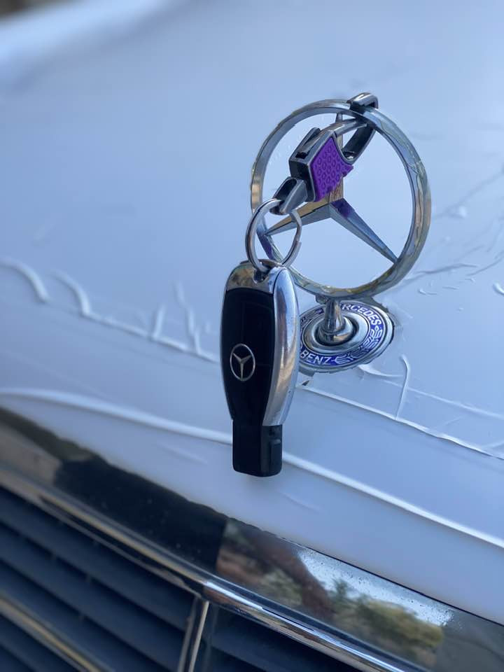 للبيع 
مارسدس 
موديل 2000 ادوات 
محرك كير شرط 
كشنات جلد 
كشنات كهربائي 
تحكم ستيرن 
سلايت 
تخم تاير جديد
كهربائيات كلها شغاله 
مسجل شاشه 
صدر امامي خلفي جديد
السياره جديده بمعنى الكلمه آحلا من آلصور جاهزه ماناقصها برغي 
مكان السياره تكريت الأستفسار آتصل ع صاحبها 
‭0780 031 0364
