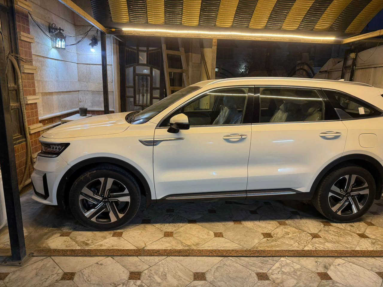 السلام عليكم سورنتو موديل ٢١ 
خليجي محرك ٣٦٠٠ 
حجم المحرك ٦ سلندر 
السياره جديده وجاهزه 
ومابيها اي ضربه فقط بارد جاملغ خلفي ٤ أصابع  
السياره ماشية ٣٥ 
فول مواصفات 
للبيع السعر ٢٧٠ ورقه 
وبيهة مجال بسيط 
الموقع بغداد حي الجامعة 
للاستفسار اتصال ع رقم 
*********** بغداد, العراق
