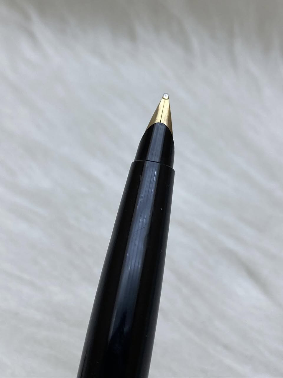 PARKER(45)
قلم باركر 45
حبر
إنكليزي  و امريكي المنشأ اصلي 
ستانلس ستيل 
ريشة(سلاية) ذهب عيار 14k
جنكال + حلقات طلاء ذهب
حجم الخط  متوفر M / F
انتاج سنة الثمانينات 
جديد غير مستخدم
للاستفسار المراسله على الخاص او الاتصال بالرقم  *********** 
يوجد خدمة توصيل داخل بغداد و محافظات
