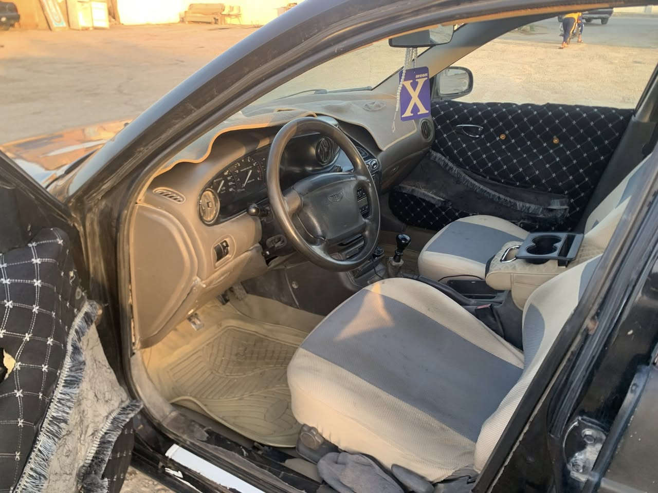 للبيع
دايو لكنزا موديل97 كير محرك شرط 1800 مفتوح كير عادي كهربائيات كلها شغاله تبريد تاخذ شغال تخم تاير دواخل مدوشمه مسجل شغال كيجات كلها شغاله ترايك للبصره السعر 32 بيها مجال 
***********
***********
