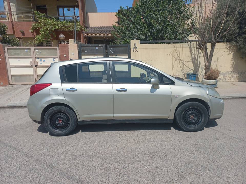 گێڕ و مەکینە بەشەرت. ئۆتۆماتیک. ساردی و گەرمی. قفل مەرکەزی. جام کارەبایی. 
دوو پارچەونیوی هەیە. سەقفی کەمێک کاڵ بویتەوە. 
*********** أربيل, العراق
