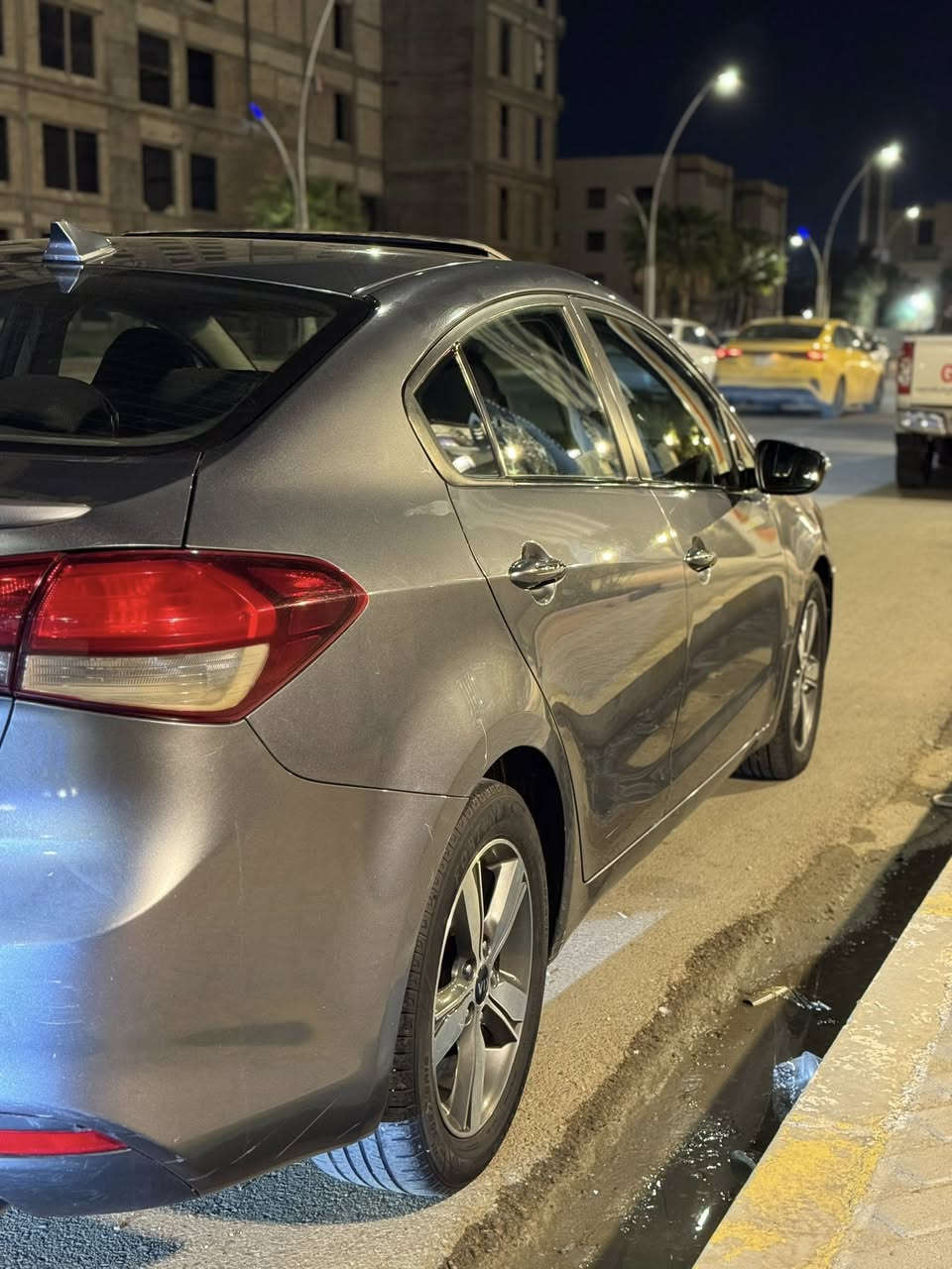 السلام عليكم
كيا فورتي موديل 2018 وارد امريكي فول مواصفات 
بصمة
فتحة سقف
انضمة قيادة
شاشه + كامرة 
حساسات 
بدون صبغ بيها بارد قليل قبغ الجنطة سيارة جاهزة من كلشي ومابيها كل نقص السعر 125 وبيها مجال للاستفسار ***********
