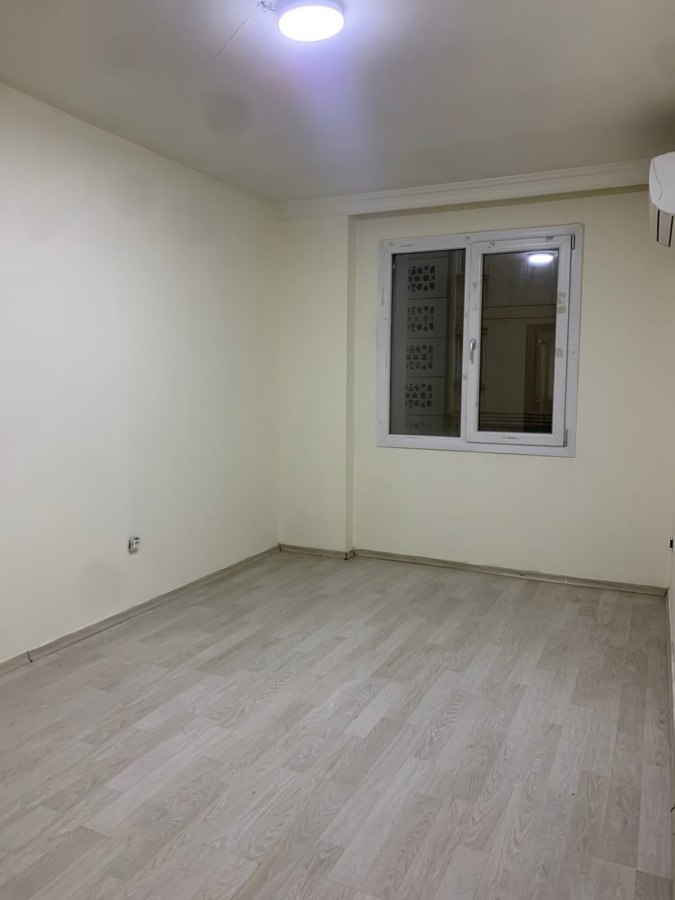 شقه للايجار مجمع بلاص لايف طريق كويه كسنزان
غرفتين وصاله طابق 2 ب300دولار سعر مناسب جدا حصرا عوائل
***********
