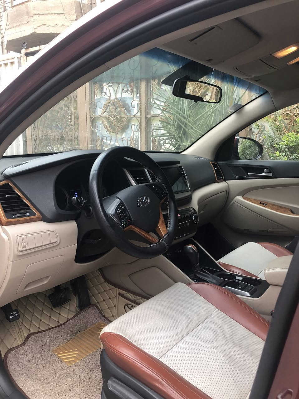 سلام عليكم توسان خليجي شركت الكاصد سياره جديده مكفوله كفاله عامه السياره موديل 2018 ماشيه 75 سياره نص فول 
بيه شكم رصعه مال حالوب صفحت الصدر والصندوك الخلفي مابي ولا رصعه 
تغم تاير 2025 
سياره سبير مانزل امرايات كهربائي سويجين 
سياره كير ومكينه على وضع الشركه برغي ممفتوح 
رقم الانكيلزي بسمي 
تحكم ستيرن جهتين شاشه ايباد 
سعر السياره 180 وبيه مجال 
رقم الهاتف ***********
عنواني بغداد بلديات 
تحياتي للجميع ❤️
