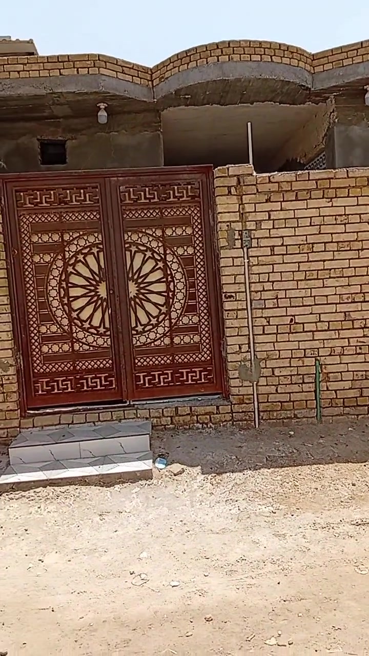 السلام عليكم بيت للبيع الموقع خلف مستشفى التركي المساحه 170 معه كافة الخدمات كهرباء ماء مجاري شارع 10 متر نت ضوي بناء حديث درجه اولى سعره 107 وبي مجال رقم الهاتف ***********
