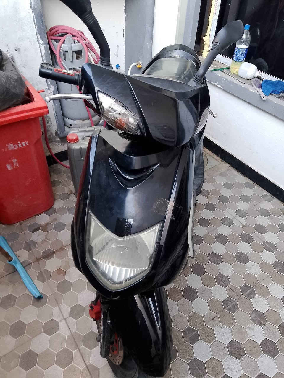 السلام عليكم دراجه للبيع سكنس نثيه شغاله بيهه خيط تبخير السعر 700 وبيها مجال 
مكان حي الجهاد 
رقم الهاتف ***********
