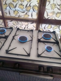 طباخ خمس عيون • نظيف • بي فرن