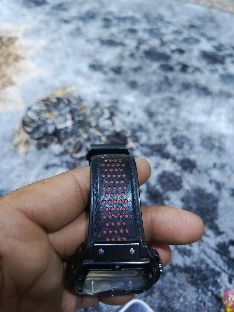 السلام عليكم ساعه هابلوت مثل ما واضح بالصور قيم باليرضي الله الغزاليه ***********بي وات ساب
