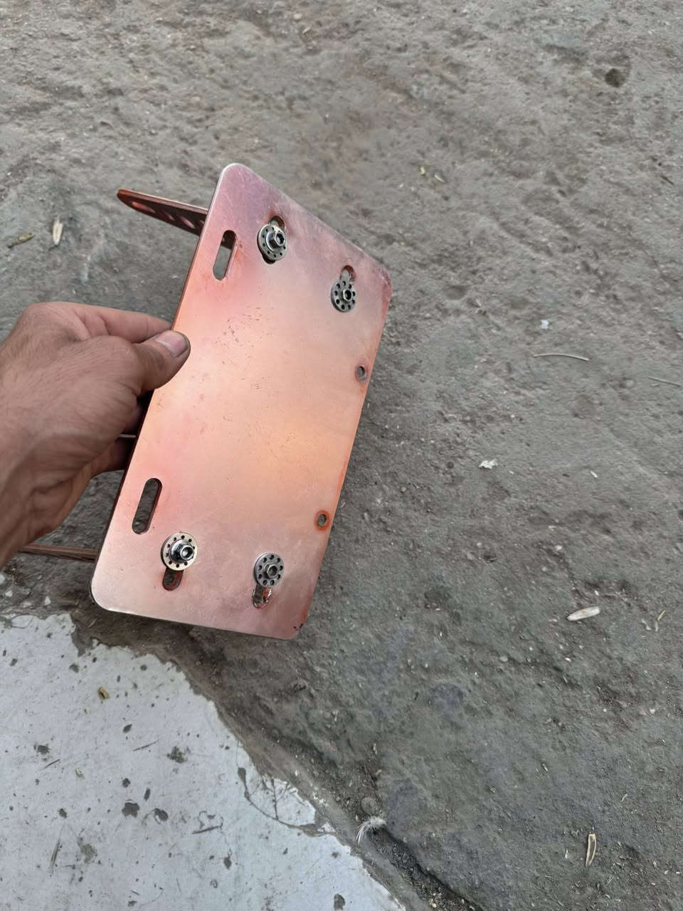 سلام عليكم قاعده مال رقم مشمشيه للبيع عنواني بغداد الدوره ***********
