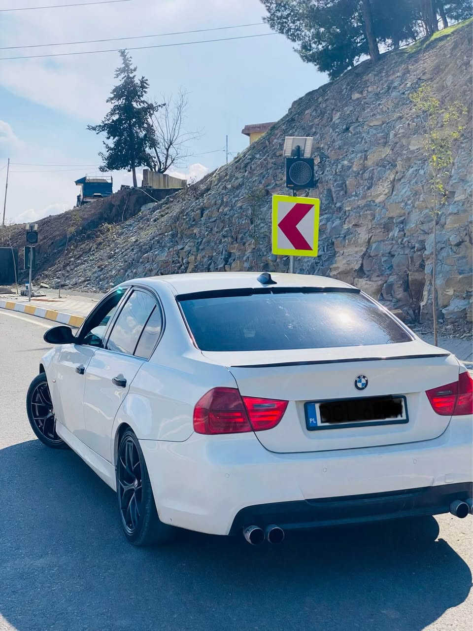 BMW  330iمالي دۆستە سەقف و حزام بە شەرت گئر و مەکینە بەشەرت فل فولە بەس سلایت نیە 2012سەیارەکە مەنەفئست و هەزە و پاکانەیە بەریتانیە سعر 68وەرەقە و مەجال رەقەم تەلەفۆن *********** سوران, أربيل
