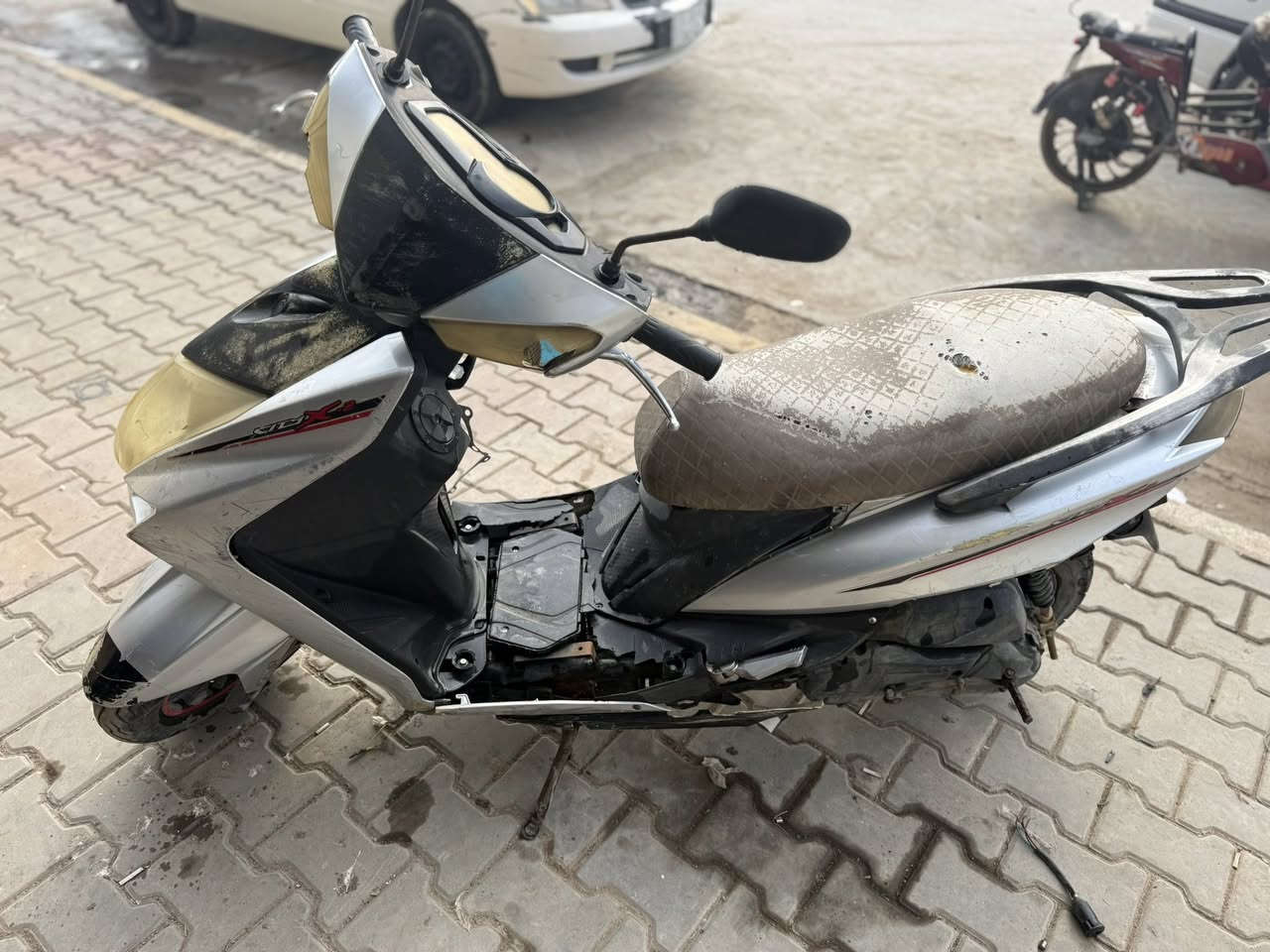 دراجة لبيع كل عيب مابي سلف هندر شغال كهربائيات كلة شغالة سعرة ٢٥٠ وبي مجال  ***********
