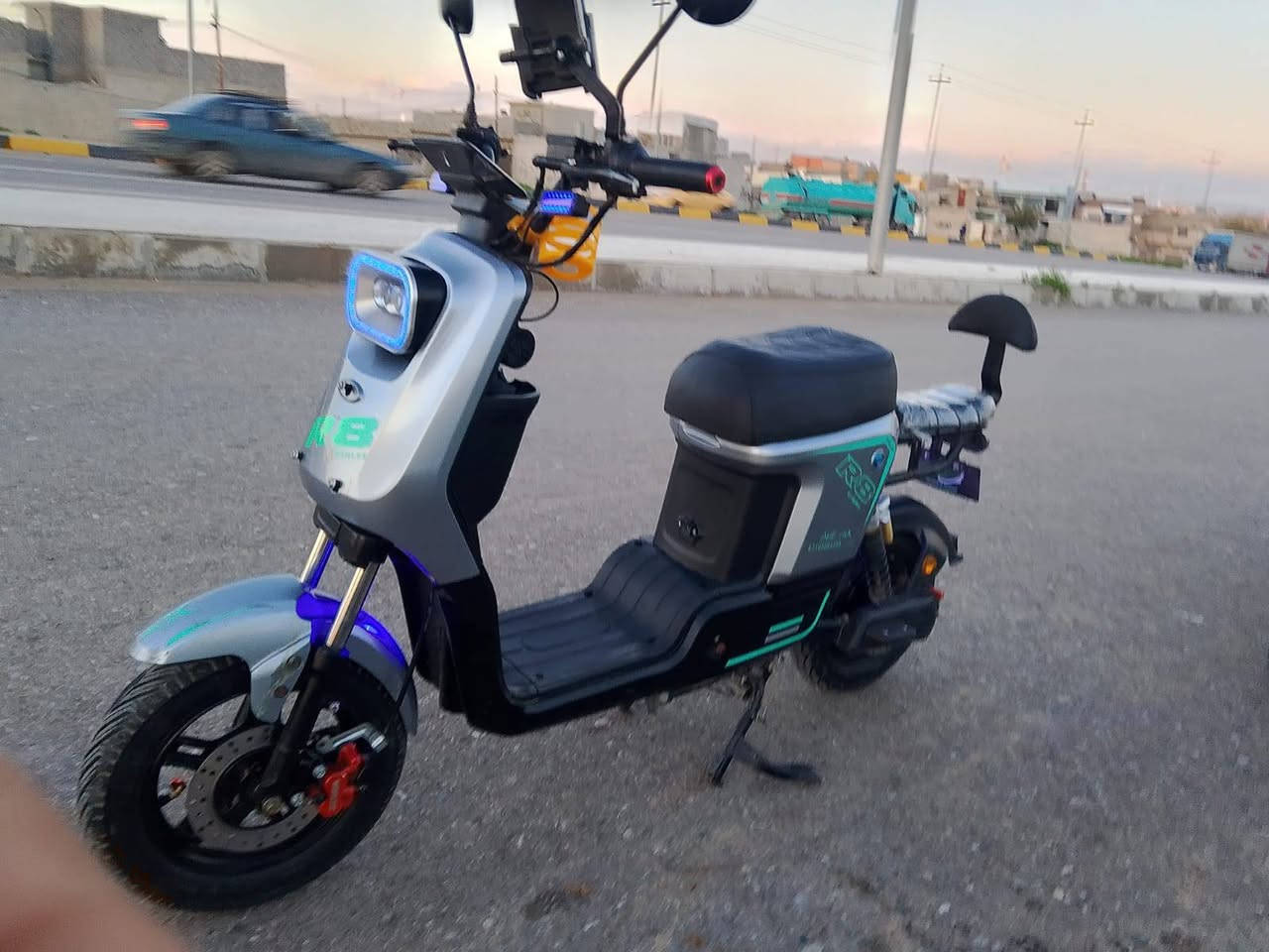 R8للبيع
مواصفات 
لايت عالي نصي 
دبل اشاره (خلاط) 
نضام R رجوع للخلف 
بلاتوث 
اربع نمر 
سرعه 99 حقيقي 90/85
منفذ شحن USB
5باتري 
ملف 2000
دبلات وره غاز 
دبلات كدام دهن 
اصطابات ثنينهن دهن 

باتريات ول ملف شركه ونلي 
كلو شرط 
سعر 400وبي مجال حك جيتك


**إذا كنت صاحب هذا الإعلان وتريد حذفه لأي سبب، رجاءا أرسل رسالة إلى الدعم الفني**