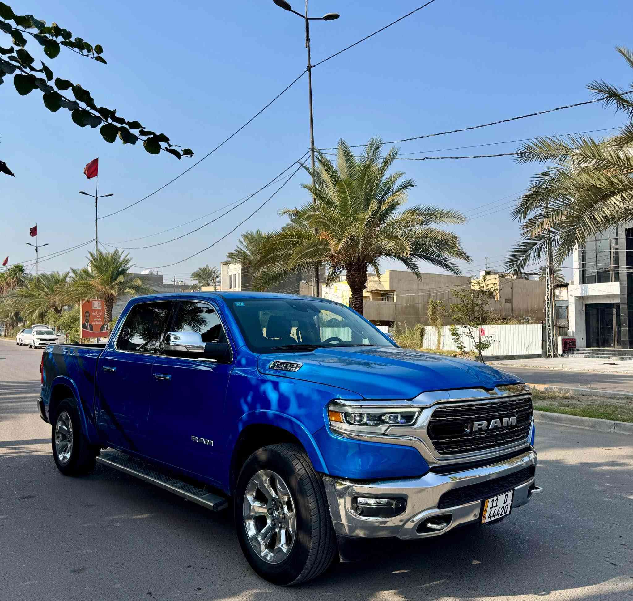 دوج رام لارامي 2021 فول مواصفات 
وارد امريكي حادث بنيد بدون ايرباك
V8 5.7

مواصفات 
فتحة سقف بانوراما 
شاشة جبيرة وكاميرا
داخل جلد وكنتار
مقاعد كهرباء وخزن ميموري
تدفئة وتبريد بالمقاعد
هاند بريك دكمة
مرايات شفط كهرباء
مودات قيادة متعددة
وبعد بيها مواصفات هواية
مكان السيارة بغداد السيدية
*********** بغداد, العراق
