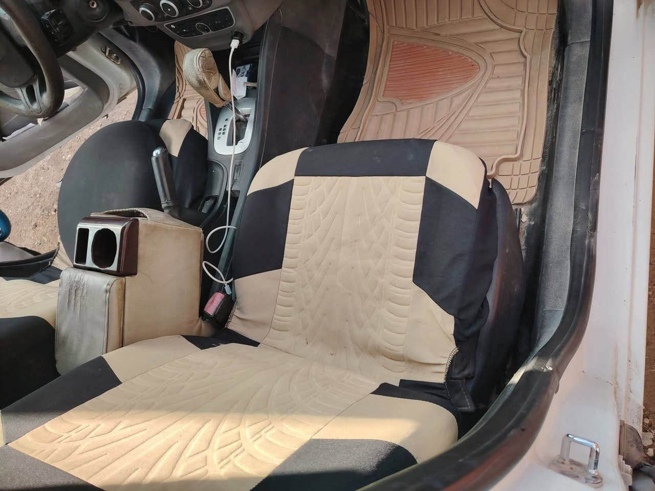 السلام عليكم للبيع رينو فلونس 2012 رقم بغداد باسمي مصبوغة حزام محرك كير حدادية مضبوطه تبريد نقص غاز السعر 45 للأستفسار ***********
