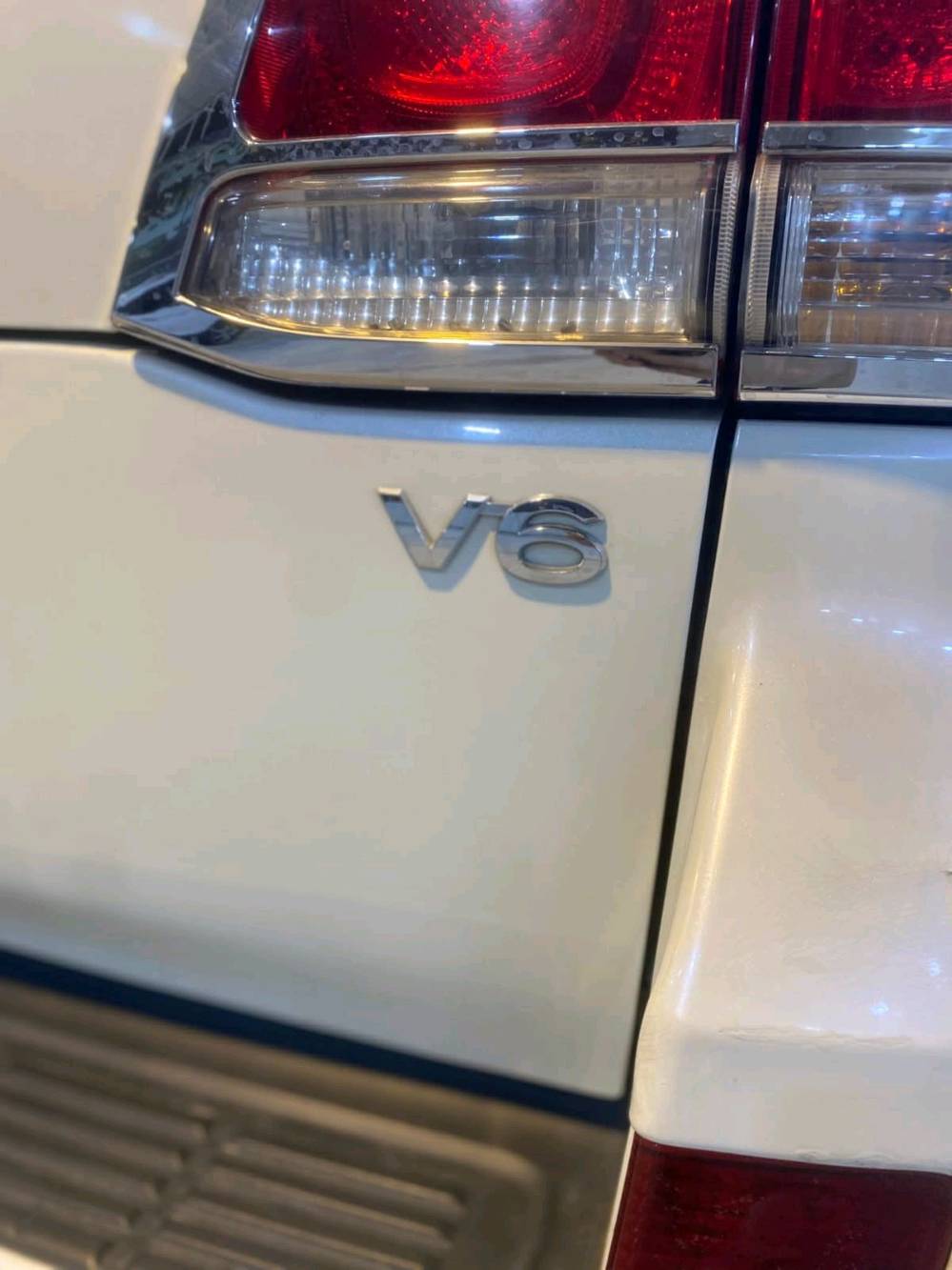 يالله لاندكروز 2011 ستينيه اصل فول موصافات 1/1 
رقم  جديد أنكليزي الدولي باسمي 
هزة وسنويه مجددة لغايه 2030 🔴
شرط تحويل ووكاله 
كفاله عامه من ضربه /وصبغ /وتبديل // ✅
مواصفات GXR.i يعني فول vip اصل ستينيه 
فتحة سلايت رؤف 
محرك 6سلندر وضع شركة 
بصمه + بصمه ابواب 
7راكب                     
ثلاث قطع تبريد 
كشنات جلد بقلاوة 
كرسي كهرباء 
٨ ايرباك
تحكمات ستيرن 
فور ويل  
دشبول ليزري 
عتب ليزري 
ثلاجة 🧊
شاشة بلاد 
كامرة خلفيه
دفلوك ونضام زحف 
لايت زنون اصل 
لد آمامي خلفي 
اشاير بلمري 
اشاير بلجاملغ
حساس امامي خلفي 
ارضيات جلد مال شركه تويوتا الأصليات

مكينة كفالة عامة لاتبخير لاتنقيص ولاصوت 
كير وضع الشركة مكفول كفالة عامة 
تخم تايرات اربعه جديدة دنلوب ياباني اصلي 
الحدادية الاماميه والخلفيه كلها جديدة وجاهزة
تبريد ثلج منظومة تبريد كاملة

السيارة مكفولة كفالة عامة من ضربة وصبغ وتبديل 
والسونار داخل المنشور كلشي موضح بلنشر ،المسافة المقطوعة 280 ألف كم
السعر 325 ورقة وبيها مجال 
رقم اربيل الجديد 

مكاني النجف //الكوفة للاتصال/***********
ا