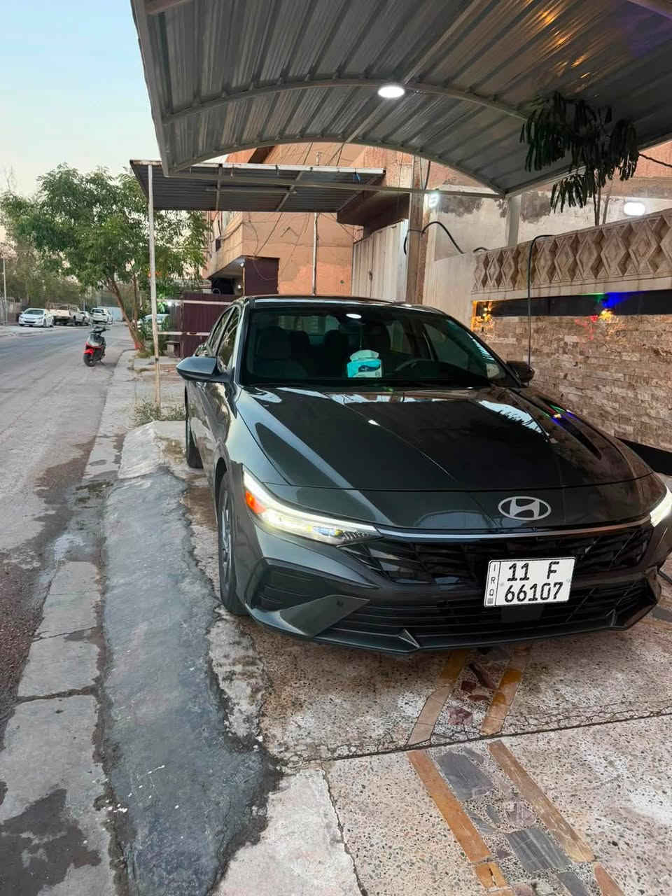 السلام عليكم 
مكلف بالنشر 
الالنترا موديل ٢٠٢٤
 حادثها موضحةً بصور بنيد وجاملغ تبديل نفس اللون وحتى الدعامية يعني سيارةً كفالة من الصبغ بدون دواخل 
ماشية ١٤ الف ميل 
مشي فقط امريكا 
رقم بغداد بسمي 

‏
‏🛑محرك 2000 Doch دوش
‏
‏🛑 بصمه تشغيل وابواب وجنطه
‏
‏🛑 تشغيل عن بعد ⚡️
‏
‏🛑 جنطه ذكيه تفتح اوتو عند الاقتراب🚶🏻‍♂️
‏
‏🛑 دشبول الكتروني متصل 
‏
‏🛑اناره داخليه محيطيه متعدده الالوان🌈
‏
‏🛑رادارات 360 درجه
‏
‏🛑رادار جانبي النقطه العمياء ⚠️
‏
‏🛑رادار خلفي ‼️ 🛑رادار امامي ❗️
‏
‏🛑تحديد مسار+ سياقة آليه
‏
‏🛑توقف ذاتي 🚳 عند الاقتراب من سياره 
‏
‏🛑 لايت  زينون عدسات +Led
‏
‏🛑كامره دوراه 
‏
‏🛑شاشة لمس نفكيشن 📲Wi_Fi/ Gps/  تدعم نظام Android Auto +Car play 
‏
‏🛑ول تحكم ستيرن
‏
‏🛑كروز مثبت سرعه 
‏
‏🛑ثلاث وضعيات قيادة 
‏
‏🛑Smart-Sport-Normal
‏
‏🛑الدخل عسلي 
‏
‏🛑اوتو هولد @/اطفاء المحرك الذاتي
‏
‏🛑منافذ Usp /Aux /12v
‏
‏󄙆ظام ABS/مانع انزلاق
‏
‏🛑شاشه ظبط بل دشبول
‏
‏? حساس اطارات
‏
‏🛑یل کب كروم 
السعر ١٥٢ بيها مجال بسيط 
مكان السيارة بغداد البنوك 
اتصل على الرقم فقط 
***********‏
