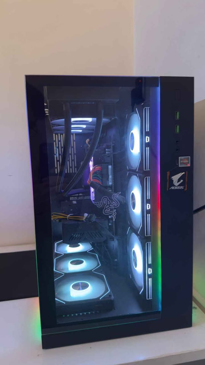 السلام عليكم 
PC مستخدم للبيع 
السعر : 1150 الف 
المواصفات :-
CPU : Ryzen 5 5600X
GPU : AMD RX6750 GRE 10GB ASUS نسخة يابانيه
‏ Motherboard : B550M AORUS ELITE
RAM :8x2 =16 GB DDR4 3600MHz CORSAIR
SSD : M2 1T msi 
Power supply : 700W aigo
CPU Cooler : Deepcool LS720 SE DIGITAL 
CASE : LIAN LI 011 DYNAMIC RAZER EDITION  نسخه خاصه 
———————————————

طبعاً القطع من شركات معروفه و الحاسبه RGB 
و كل كراتين القطع موجوده 
مثل ما موضح بالصور 
للاستفسار: *********** بغداد, العراق

