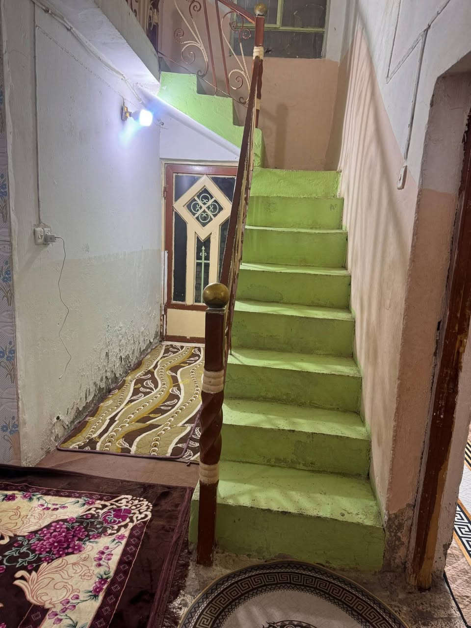 السلام عليكم 

بيت للبيع طابق ونصف بناء قديم 
الموقع / الزهراء حي الحسين 

المساحه 121 متر 
الواجه 8 متر 
النزال 15 متر 
للتواصل الاتصال على الرقم التالي 
***********
