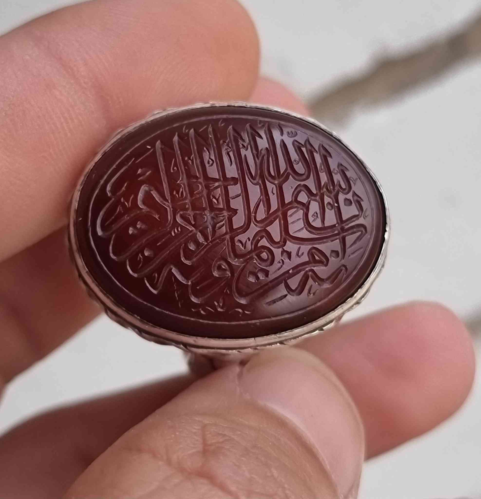 عقيق يماني كرز الكرز مخطوط خط يدوي  خط ثلث متداخل 
                      🔥حرز السيد علي القاضي 🔥
بصياغه يدويه ثقيله للبيع مكاني بغداد يوجد توصيل إلى جميع المحافظات للبيع فقط فقط أحبتي الغوالي ما اراوس بس ابيع 
***********
