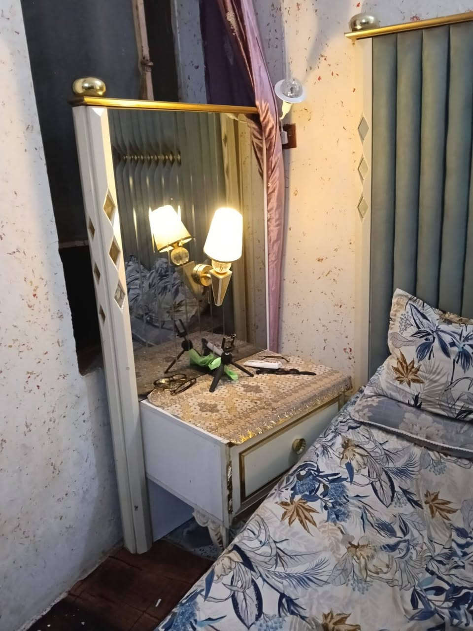 السلام عليكم غرفة تركية درجة والاى نظيفه مابيها شي مكسور نظافتها 80بل 100 مستعجل عله بيعتها السعر 550 مكاني نجف حي العسكري للاستفسار اتصل ***********
