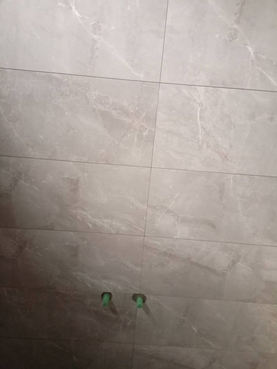 اسطى سيراميك شغل درجه اولى شغل بزيونه متفرق حاليا ***********اسيا ***********
