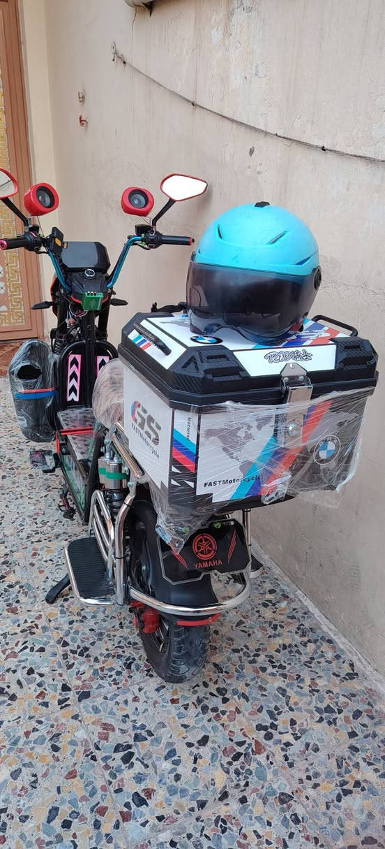 سلام عليكم  شحن حديث للبيع  استعمال قليل بعده جديد مستعمل شهر ونص فقط 6 بطاريات  مسطره حجم كبير الموطور بعده على وضع الشركه كم مرى ماشي بالشارع فقط حساسات امان نشرات محيطيه لد حتى بالتاير يشتغل بصمه وجهاز سماعات خارجيه وداخلية مضخم صوت ستريو بلوتوث ام بي ثري لاسلكي مواصفات مفوله  الدراجه بعدها على وضع الشركه سعرها 725 وترهم مراوس للاستفسار مراسله الصفحه او الاتصال *********** بي واتساب
