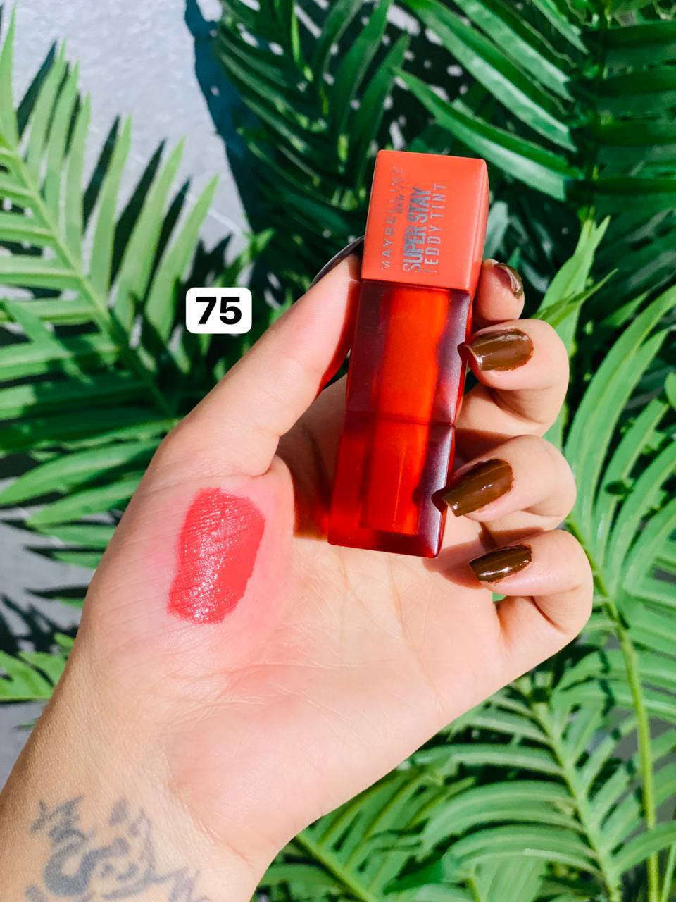 ✨ دلال وجمال مع Maybelline Super Stay Teddy Tint! ✨
لأن شفايفك تستحق الأفضل، جئنا لكِ بمجموعة تيدي تينت من ميبيلين نيويورك (Maybelline New York)، التي تجمع بين الملمس الناعم المخملي والثبات الذي يدوم طويلاً. 💄🧸
تألقي بإطلالة "تيدي" الدافئة واختاري الدرجة التي تعكس شخصيتك من بين هذه 
التدرجات الرائعة:

🎨 تدرجات الألوان المتوفرة:
• درجة 15: وردي ناعم وهادئ لإطلالة يومية رقيقة. 🌸
• درجة 25: وردي حيوي يضيف لمسة من البهجة. ✨
• درجة 30: أحمر كلاسيكي جريء لإطلالة واثقة. ❤️
• درجة 35: وردي دافئ يمنحكِ مظهراً طبيعياً وجذاباً. 🎀
• درجة 55: فوشيا مشرق لإطلالة عصرية ومميزة. 💖
• درجة 60: أحمر توتي عميق لإطلالة سهرة ساحرة. 🍇
• درجة 65: درجة مميزة تجمع بين الهدوء والأناقة (تُكمل مجموعة التيدي تينت الرائعة). 🌟
• درجة 70: برتقالي مشرق يضفي إضاءة فورية لوجهك. 🍊
• درجة 75: مرجاني دافئ يناسب جميع ألوان البشرة. 🍂
• درجة 80: نود دافئ بلمسة خريفية راقية. ☕


**إذا كنت صاحب هذا الإعلان وتريد حذفه لأي سبب، رجاءا أرسل رسالة إلى الدعم الفني**