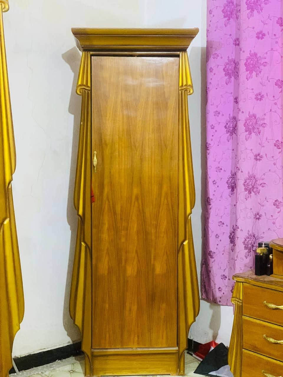 السلام عليكم
غرفة اخشاب نظيفة جدا للبيع مستعجل عليها 
ستت ابواب وملحق مع ملحقاتها موضحة في الصور 
عنونها بغداد مدينة الصدر 
***********
قيموها واخذوها
