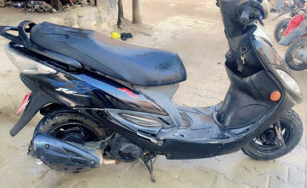 سلام عليكم 
دراجه كامكو G4  للبيع حلوه مرتبه كامله مابيها نقص برغي واحد محرك مامفتوح ناعمه شلعه حلوه تايرات جدد كهربائيات كلها شغاله دشبول شغال سلف هندر شرط الفحص 
السعر 450 وبيها مجال قليل للشراي 
مكاني نجف حي ابو طالب 
***********
مامتواجد فيس الشراي يتصل وبالخدمه
