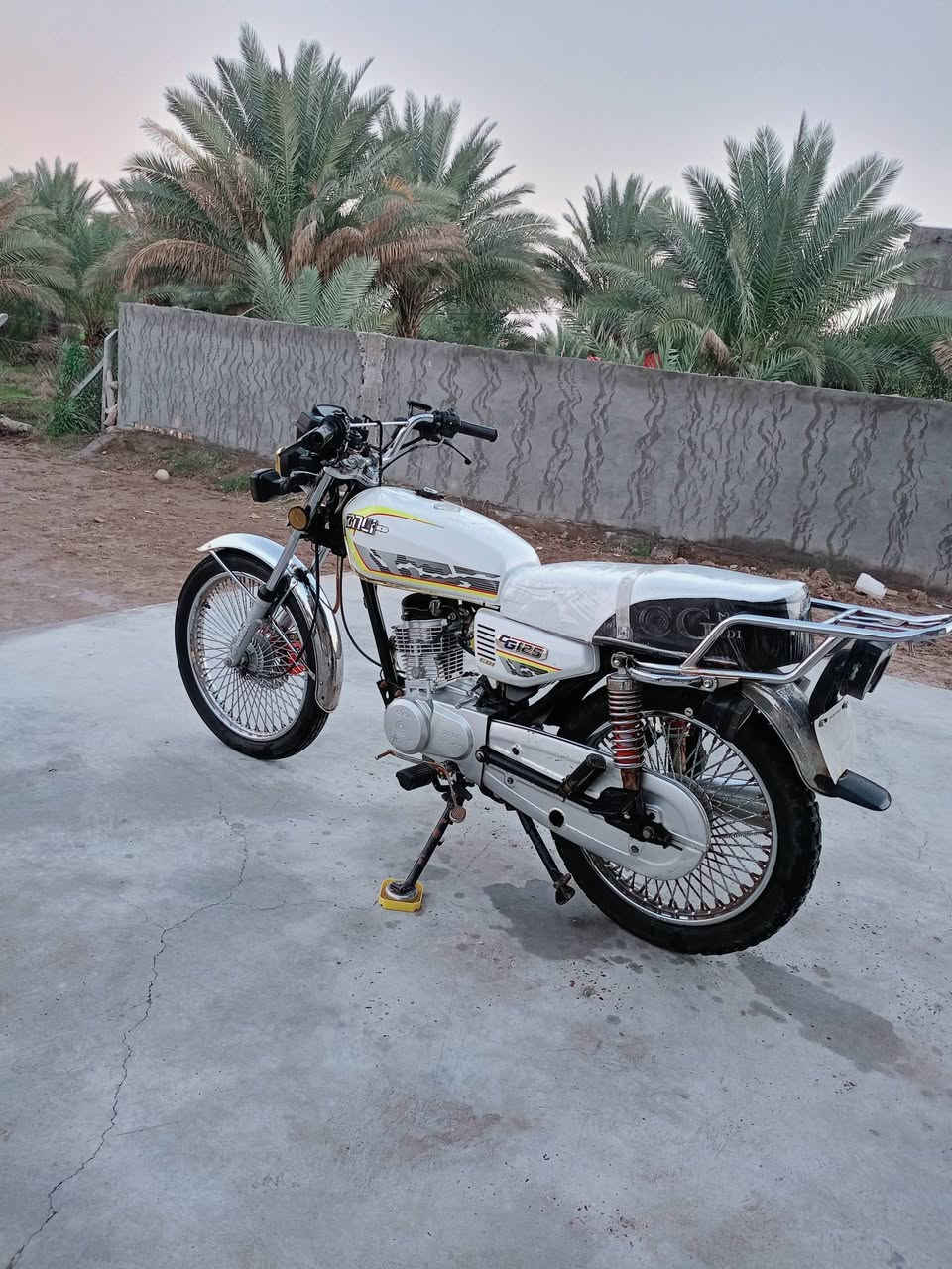 سلام عليكم حبايب دراجة موديل 23طالعة بل 24 جديدا ومكفولة واحلة من الصورا دشبول عاطل فقط  حلوا كلش وناعمة سعر 525وبيها مجال بسيط خاص موجود واتساب اكو ***********
