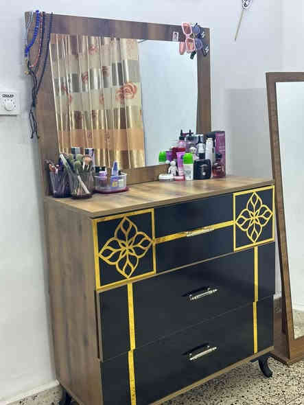 غرفة نوم تركية مستخدمه بس كولشي مابيها جديدة معروضة للبيع بسعر 450 الف متكونه من جرباية و ميز جانبي العدد اثنين و ميز امراية و كنتور 3 بوب معروضة بالصور للتواصل ع الرقم 
 
***********

الموقع المعلمين قرب جامع مالك ابن الانس
